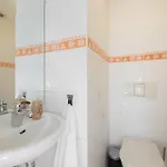 Spacious Near National Theatre